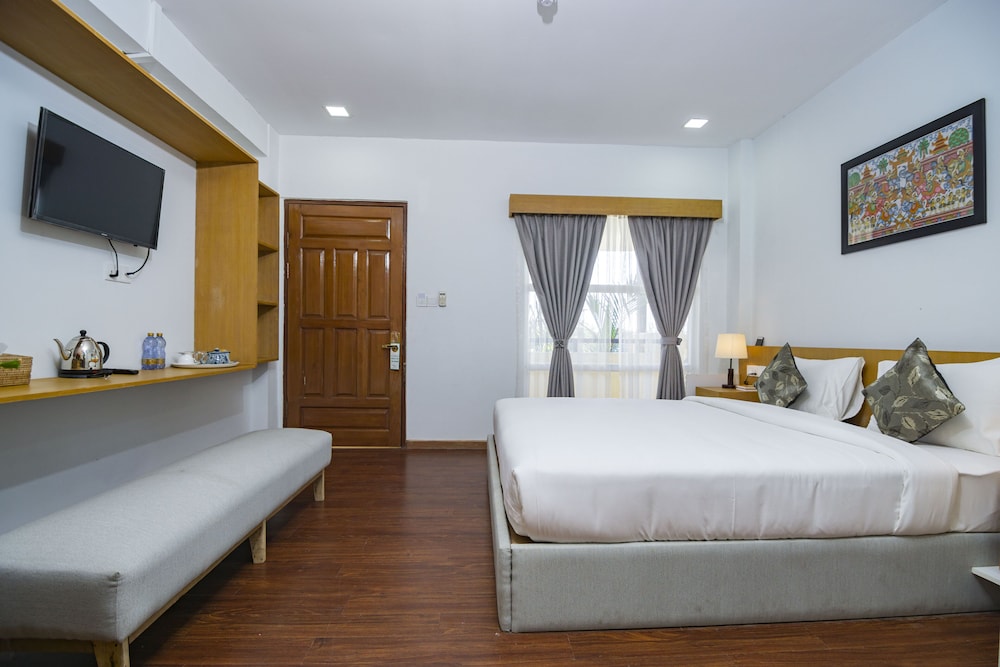 Deluxe Double Room - Photo 9