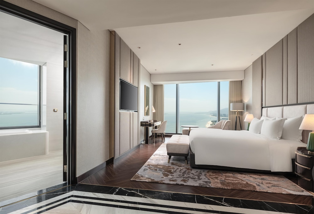 Family Room, Bay View - Photo 1
