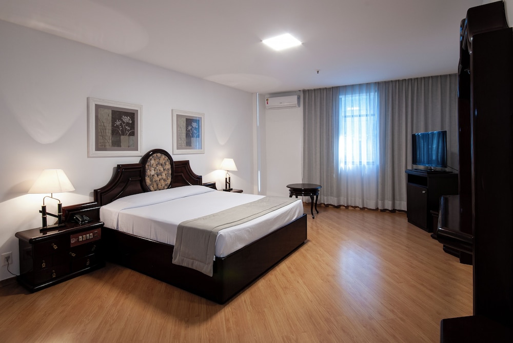 Premium Suite, 2 Queen Beds - Photo 2