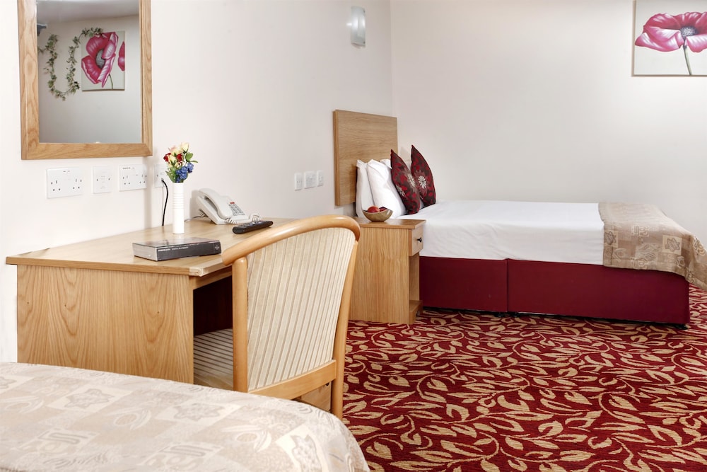 Standard Room, Multiple Beds, Non Smoking - Photo 8