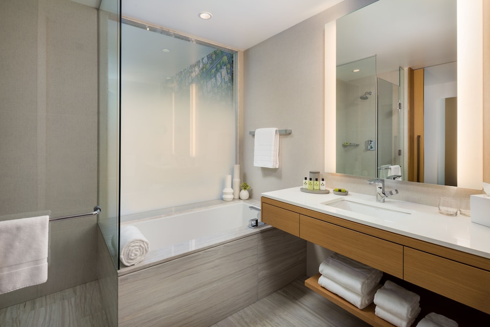 Classic Room, 1 King Bed, Club Lounge Access, City View - Photo 6