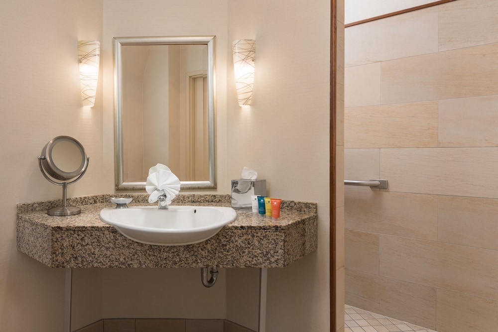 Standard Room, 1 Queen Bed (Grand Room (Barrier Free)) - Photo 5