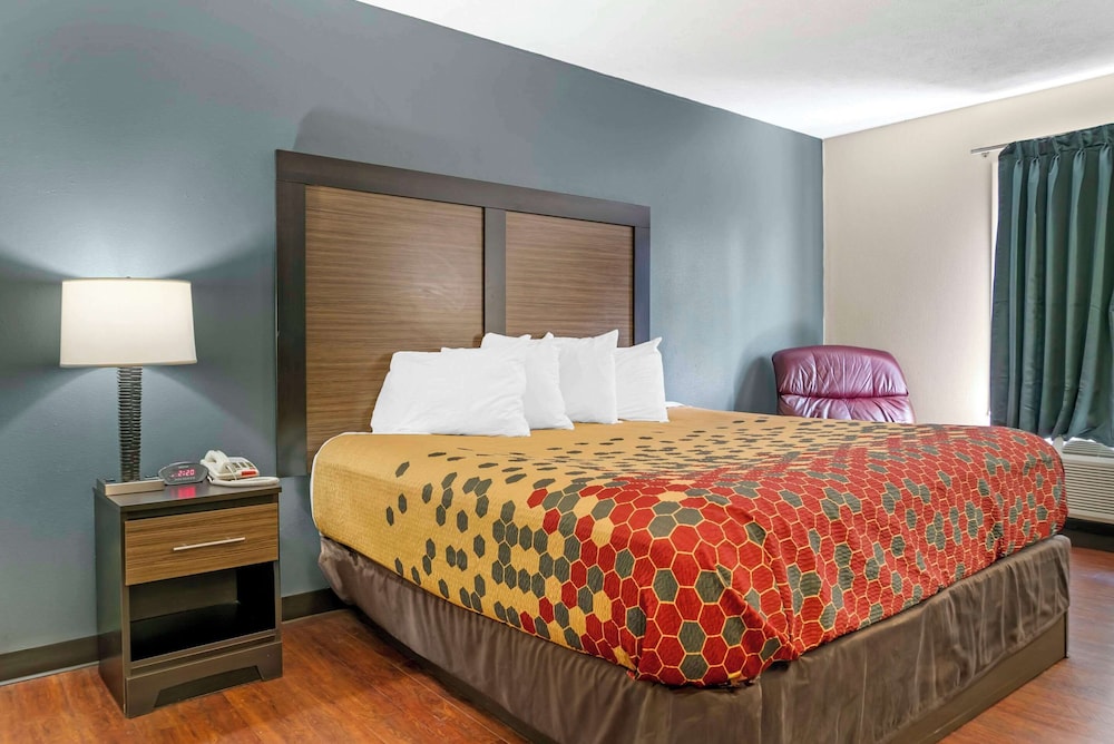 Standard Room, 1 King Bed, Non Smoking photo 1