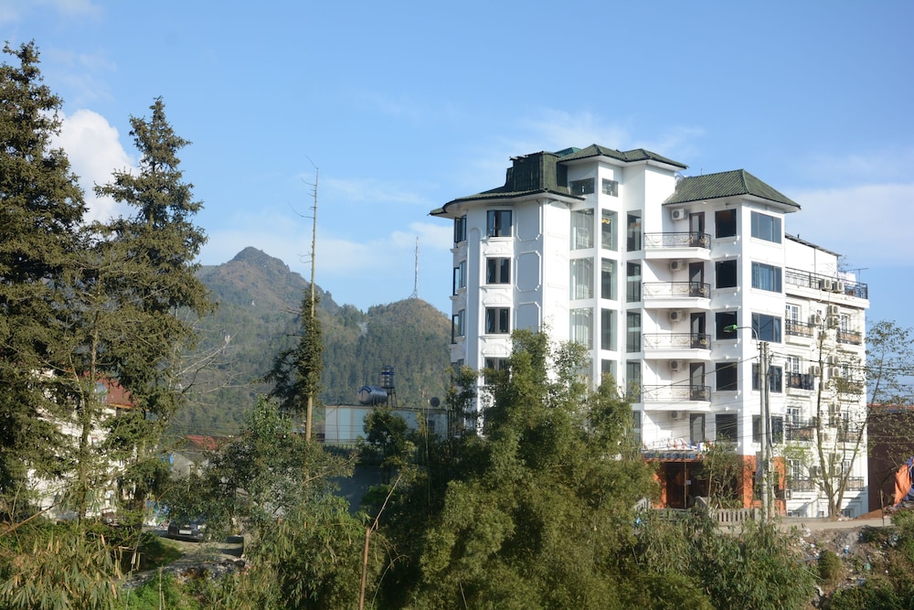 Family Room, Balcony photo 3