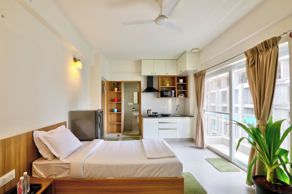 Twin Room, Balcony, City View