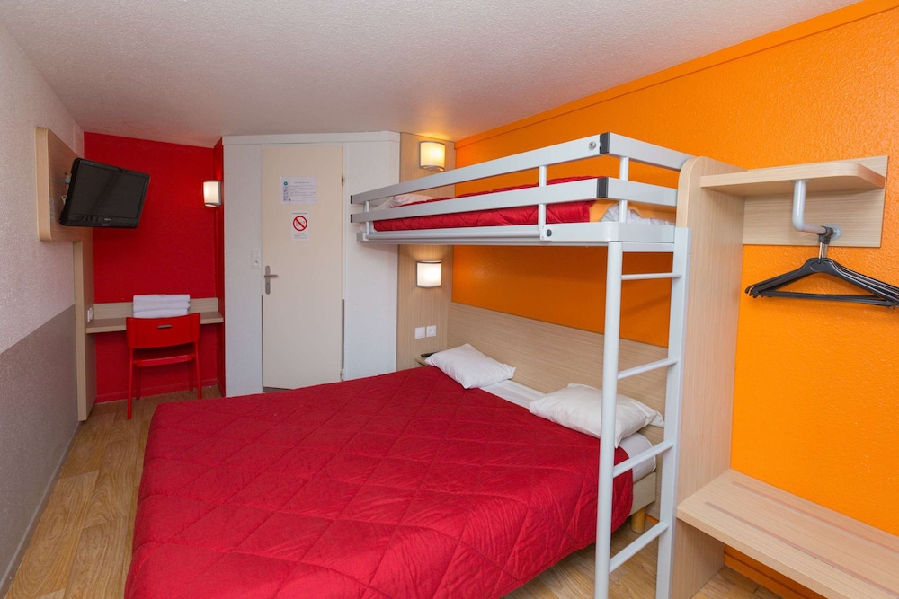 Standard Room, Multiple Beds (1 Double and 1 Single bed) - Photo 4