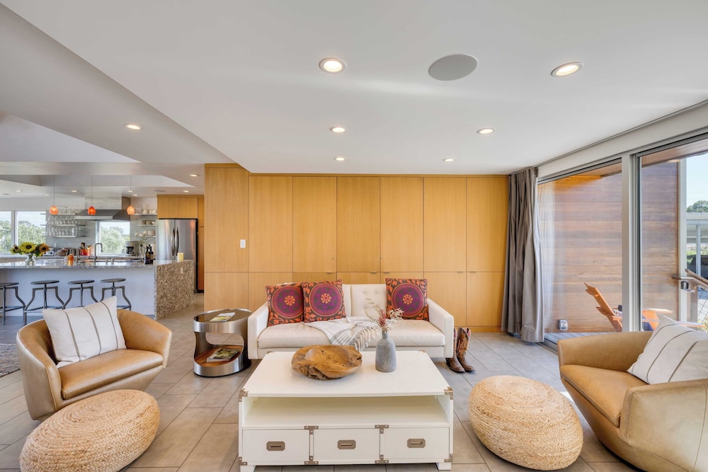 House (4 Bedrooms) photo 2