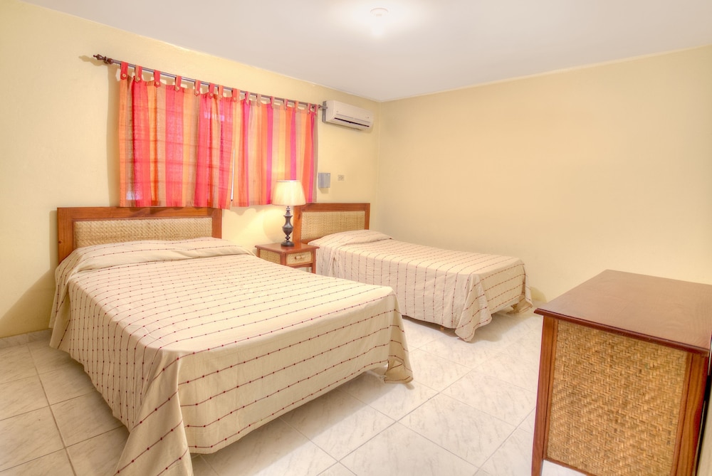 Suite, 2 Bedrooms (2 private bathrooms)