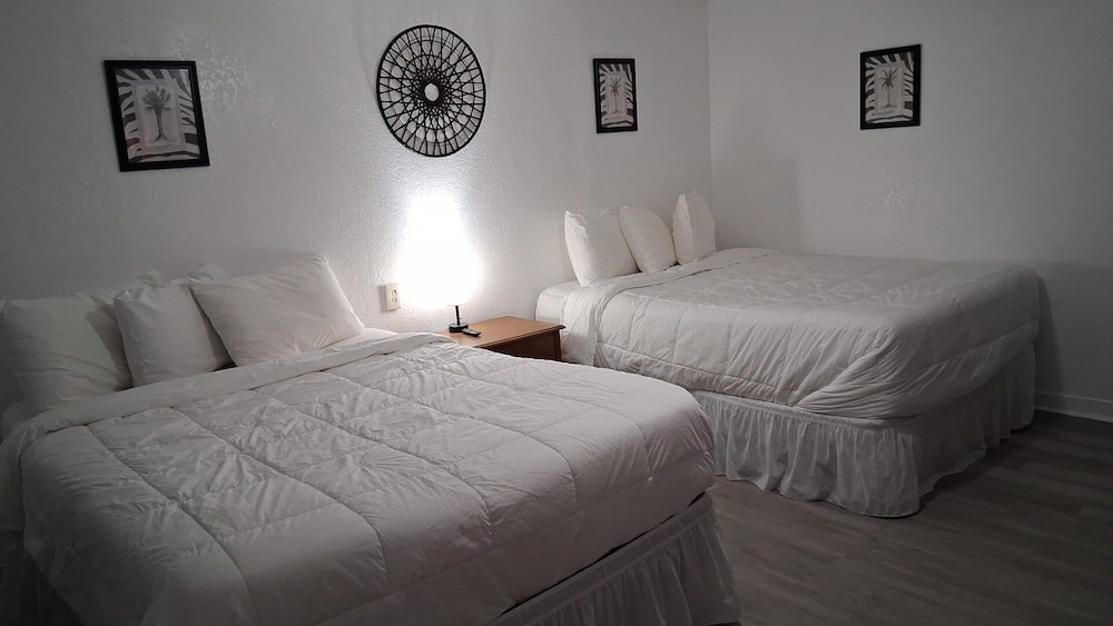 Studio Suite, 2 Queen Beds, Non Smoking, Microwave photo 3