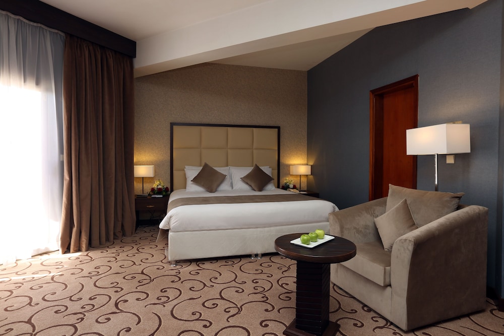 Junior Suite, Pool View - Photo 2