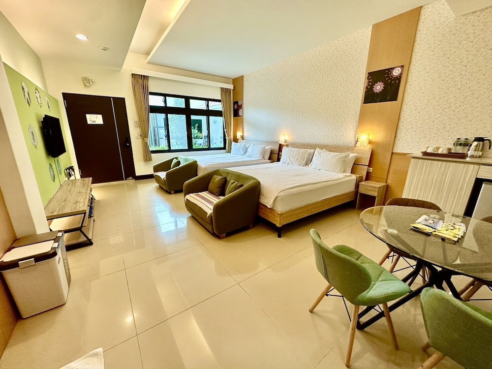 Senior Quadruple Room photo 3