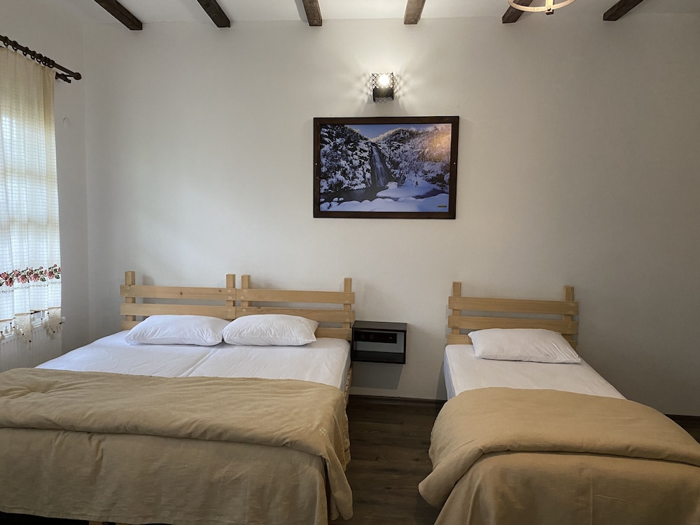 Family Room, 1 Bedroom, Smoking, Lake View photo 2