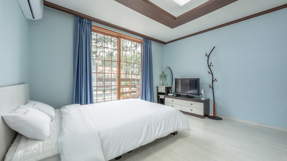 Basic Room, 1 Bedroom (room201) - Photo 10
