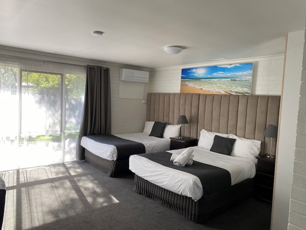 Deluxe Doubles Suite photo 2