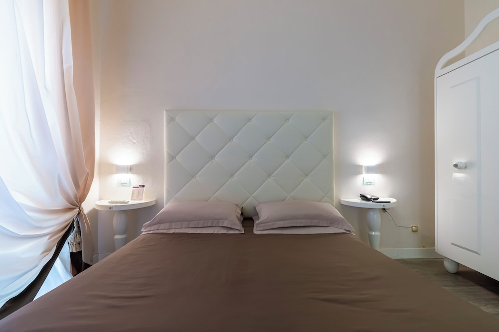 Economy Double Room - Photo 15