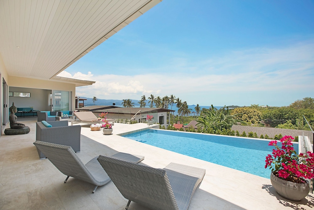 Luxury 3 Bedroom Villa with Ocean View and Private Infinity Pool BB5