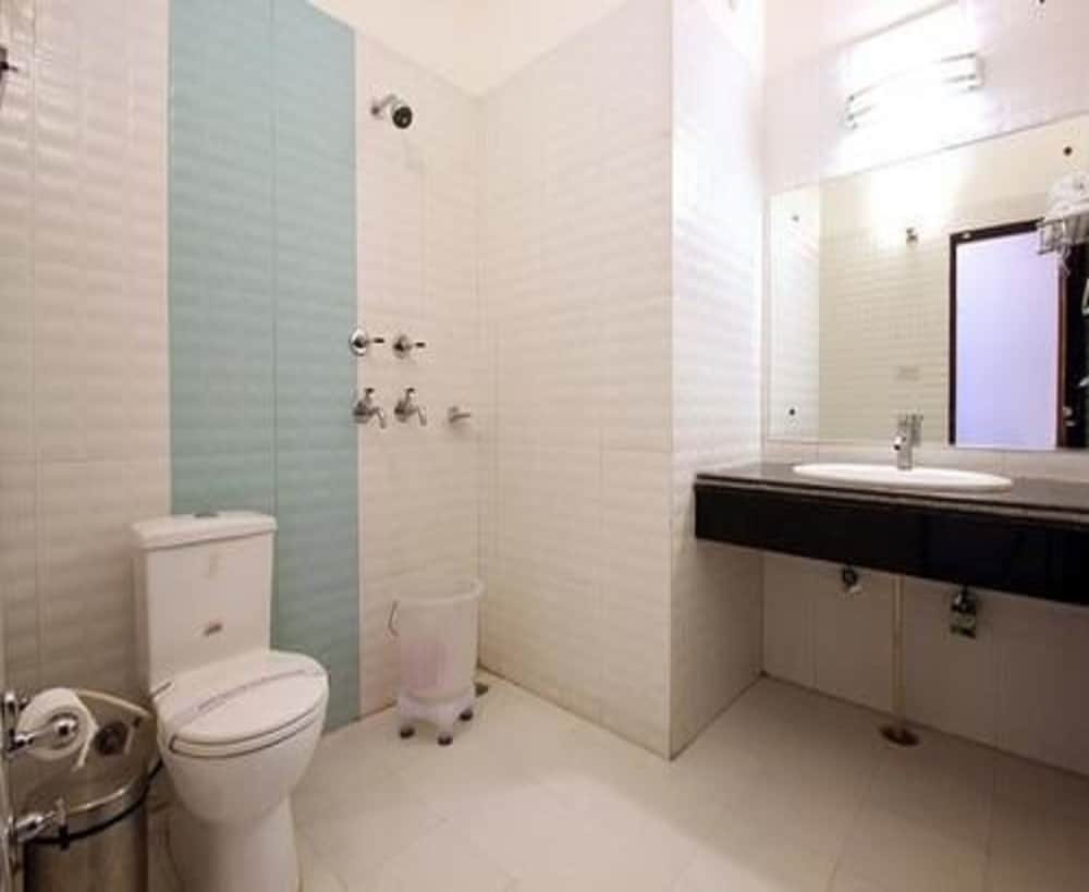 Deluxe Duplex, 1 Double Bed, Smoking photo 2