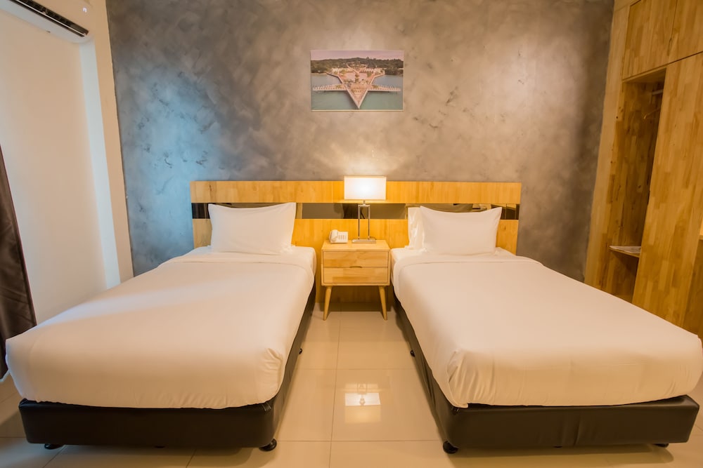 Deluxe Twin Room - Photo 9