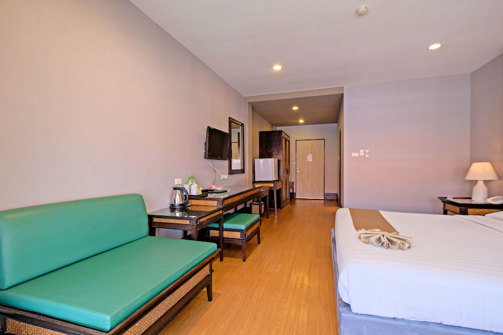 Superior Room, 1 King Bed - Photo 6