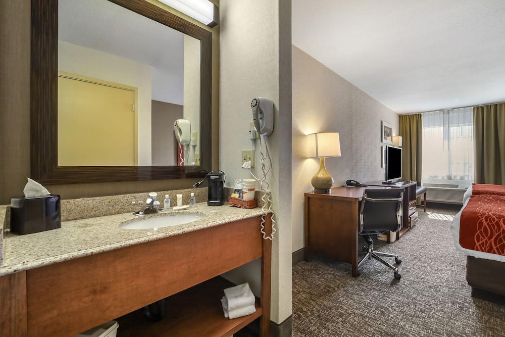 Standard Room, 2 Queen Beds, Non Smoking - Photo 3
