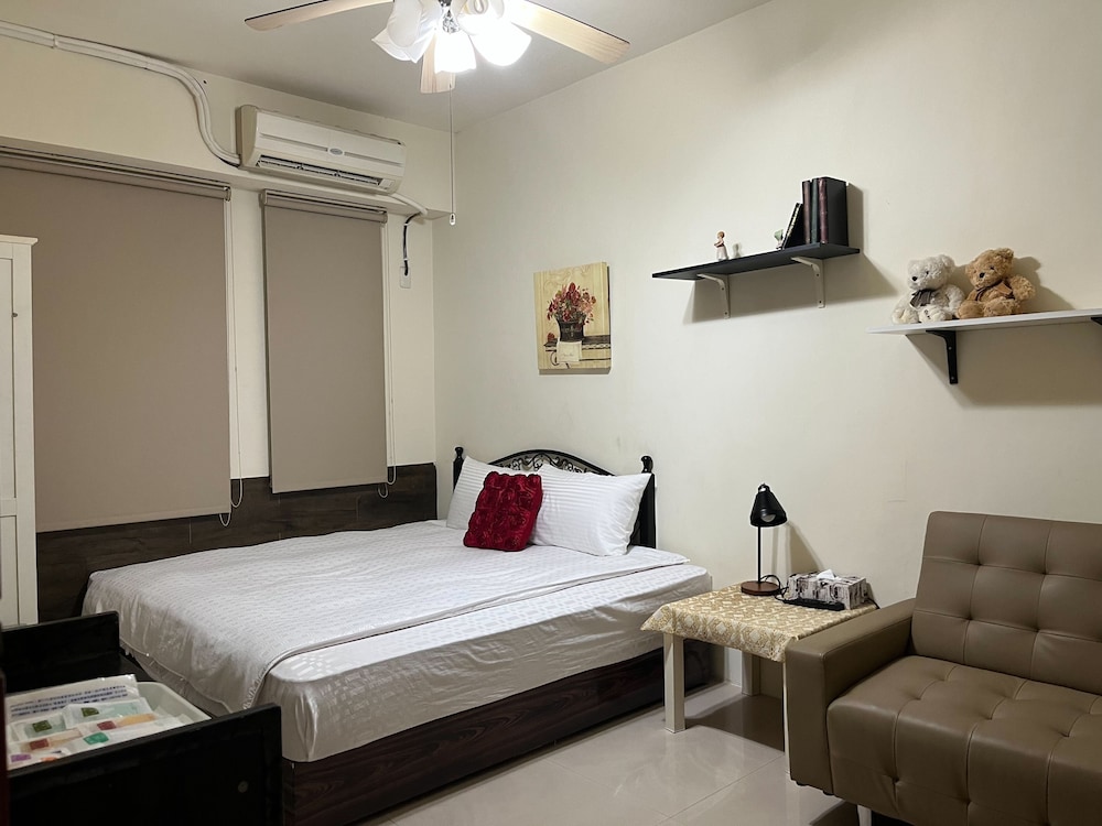 Economy Double or Twin Room, Shared Bathroom