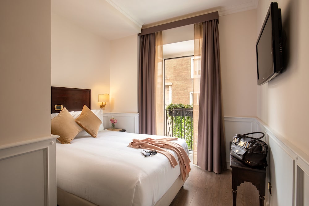 Economy room French bed