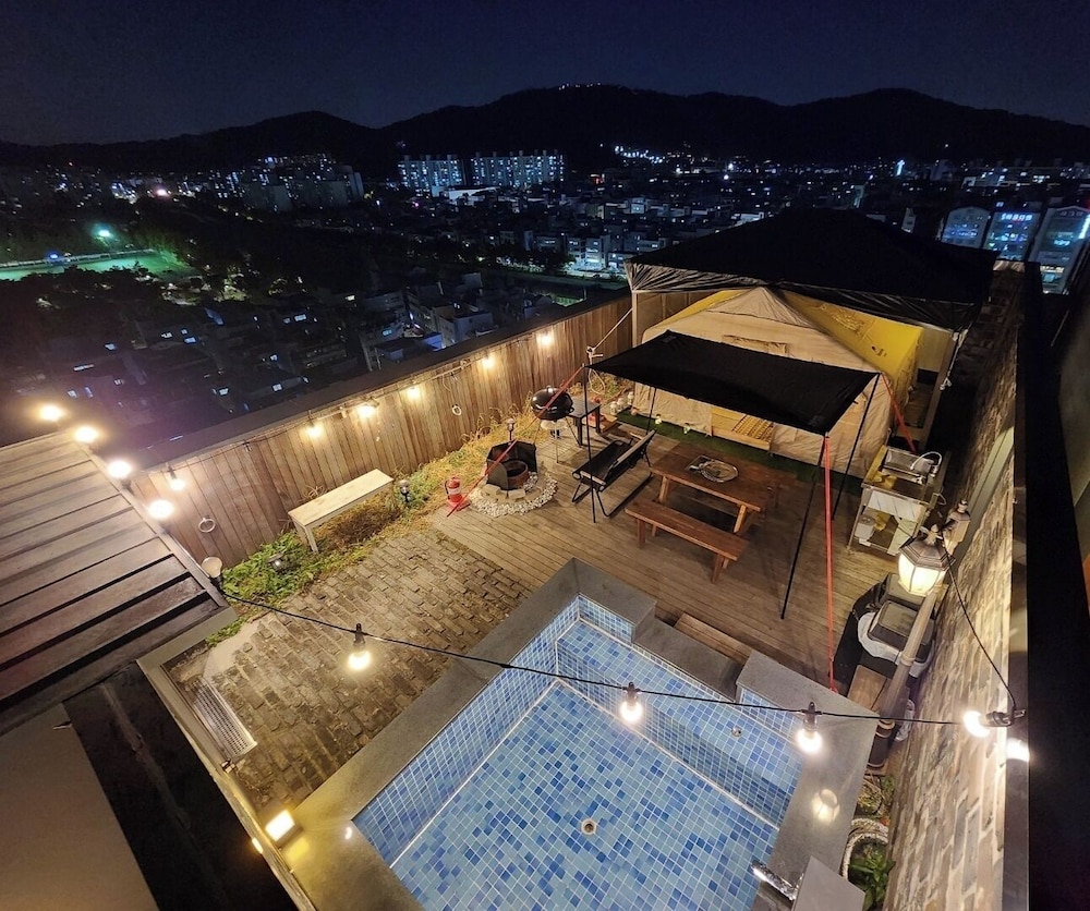 Penthouse Glamping photo 3