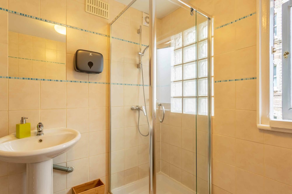Double and single room with shared bathroom photo 2