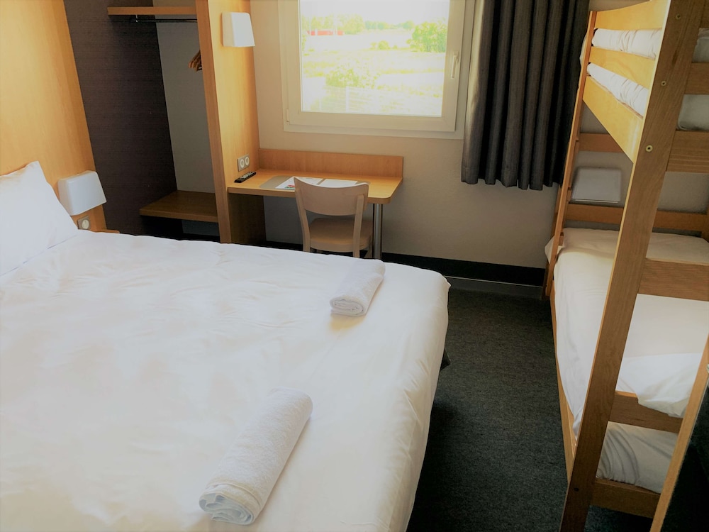 Standard Room, Multiple Beds photo 3