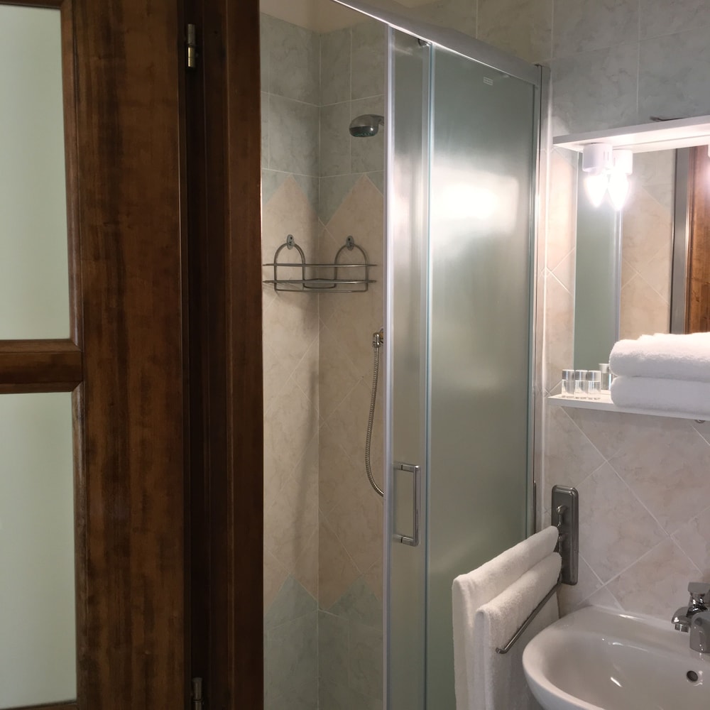 Double or Twin Room photo 3