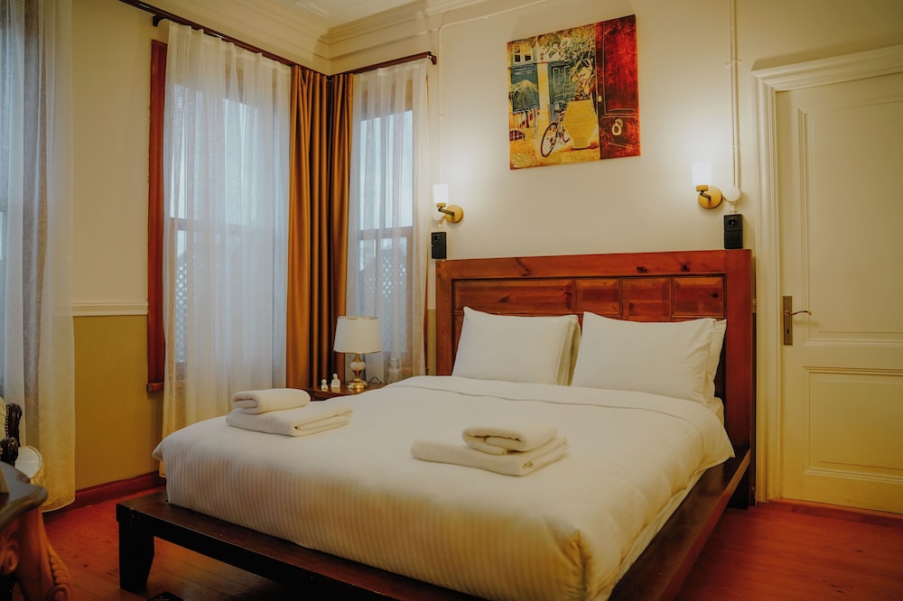 Deluxe Triple Room, City View