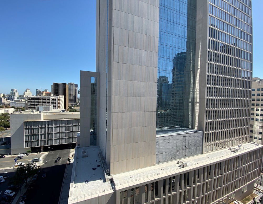 Deluxe Room, 1 King Bed, City View - Photo 9