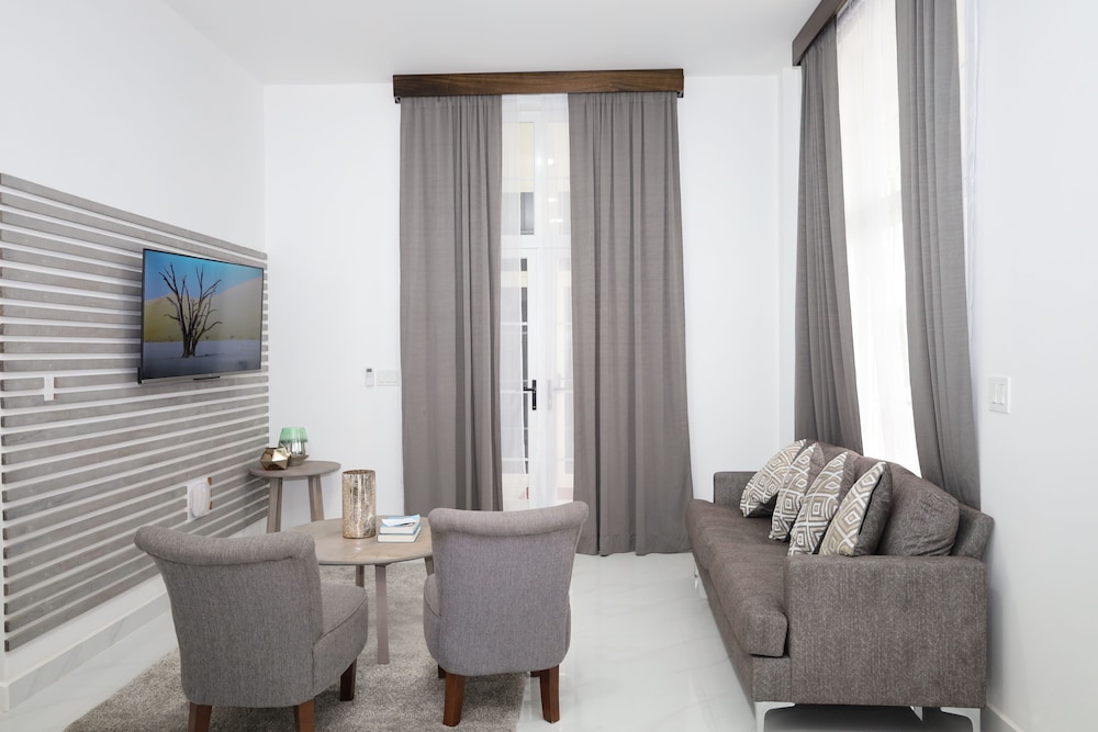 Luxury Apartment photo 2