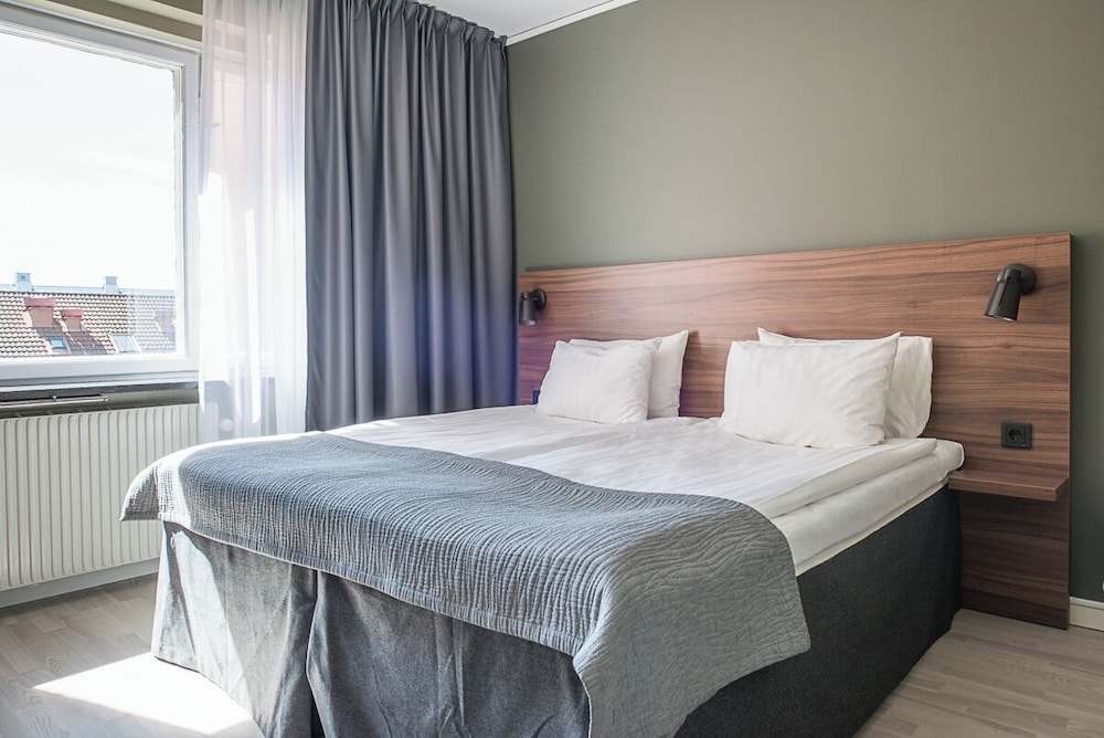 Standard Twin Room - Photo 1