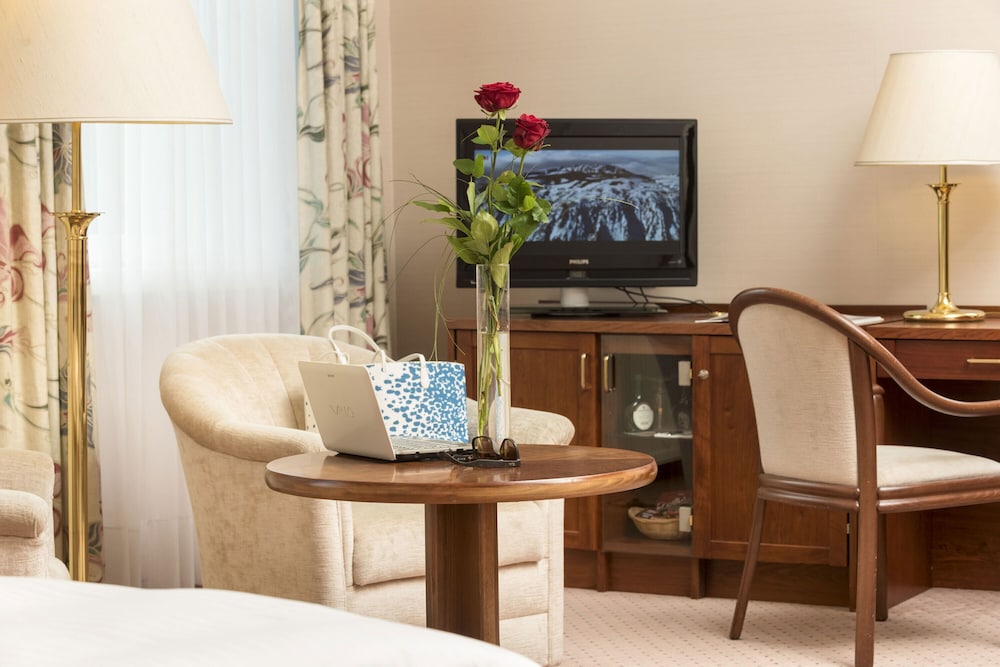Comfort Plus Family Room photo 2