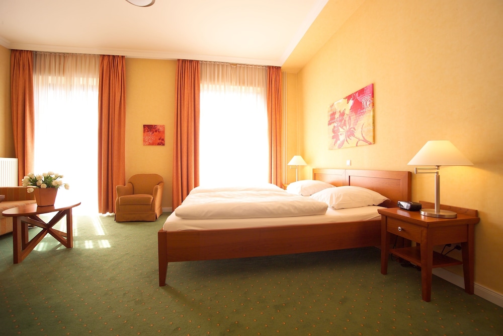 Double or Twin Room - Photo 5