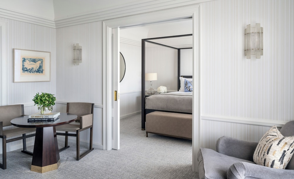 Signature Suite, 1 King Bed photo 3