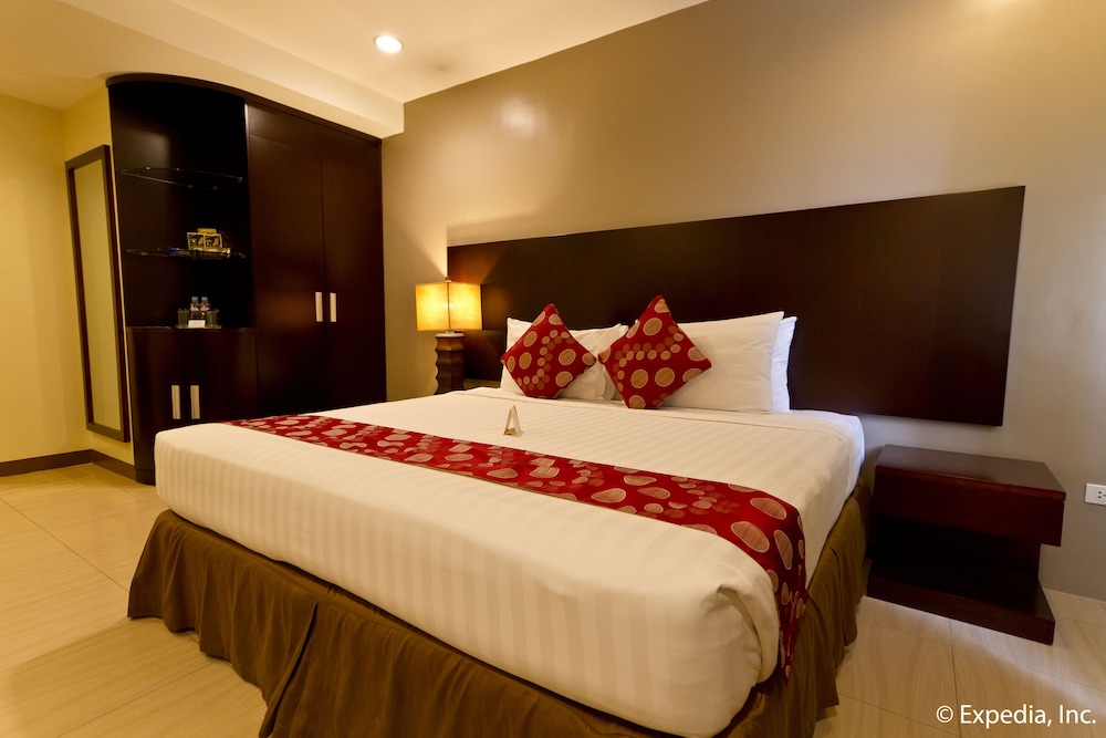 Royal Suite, 1 King Bed - Photo 6