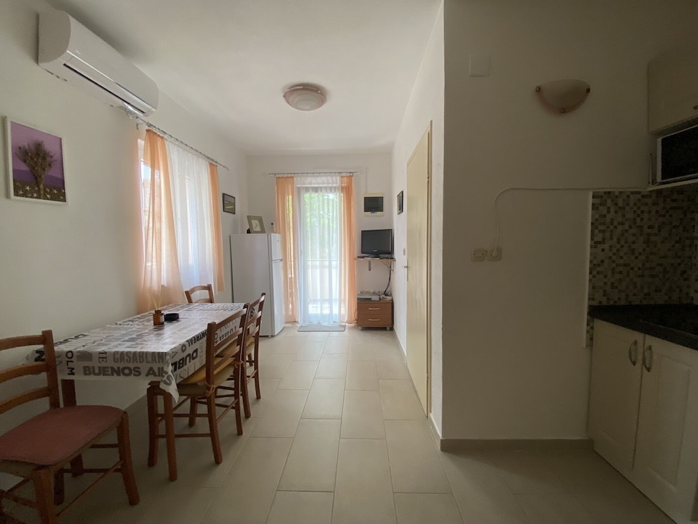 Traditional Apartment photo 2