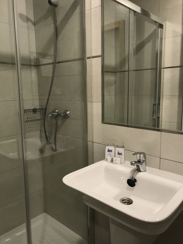 Quadruple Room, Private Bathroom - Photo 16