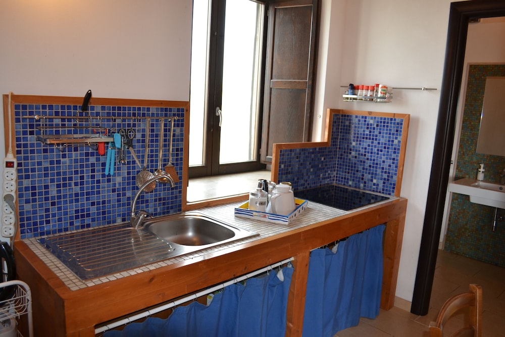 Deluxe Condo, Kitchenette photo 2