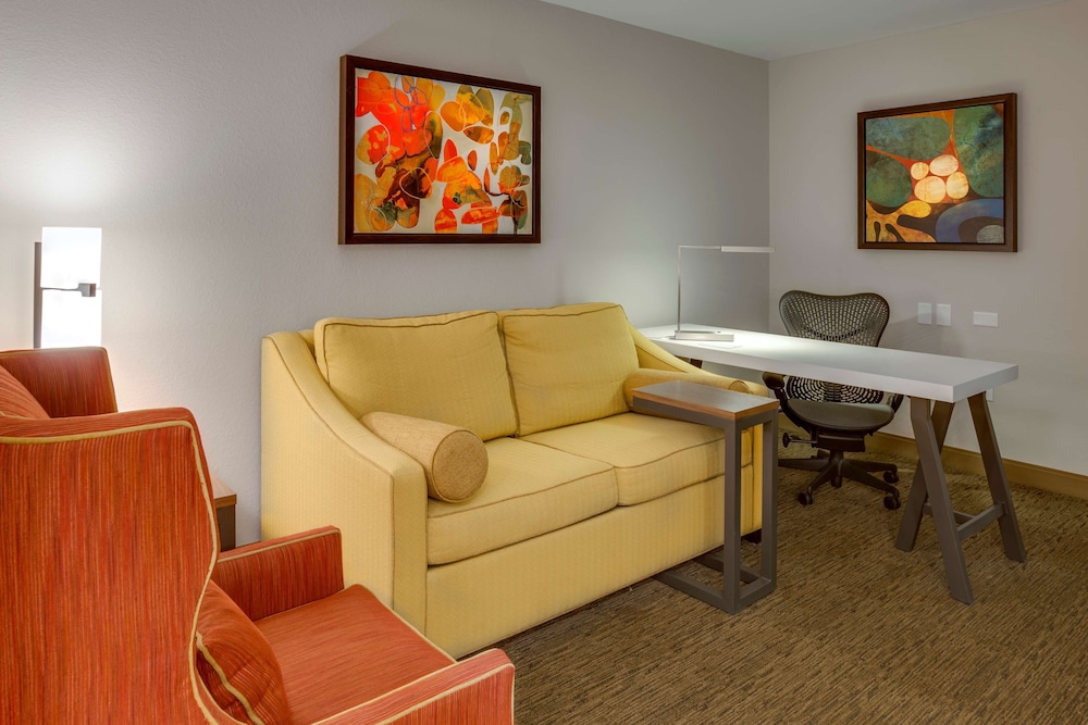 Suite, 1 Bedroom, Accessible (Mobility & Hearing, Roll-In Shower) - Photo 2