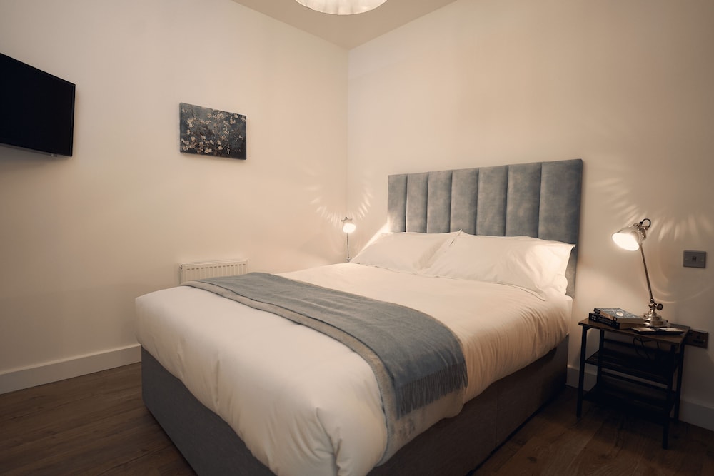 Standard Apartment, Private Bathroom (Kingfisher) photo 2