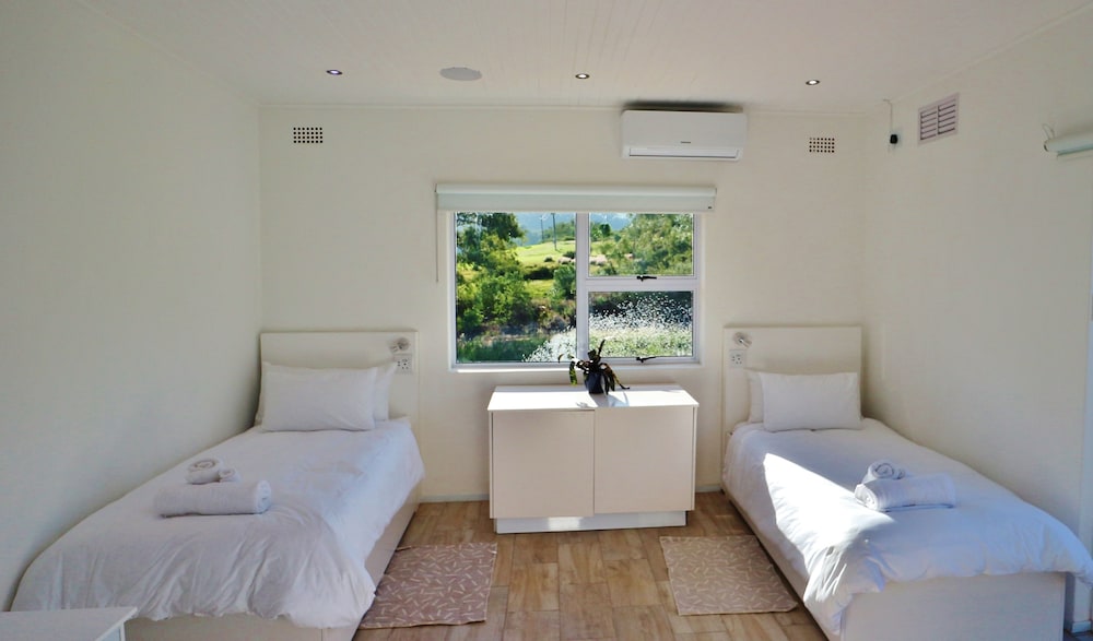 Family Room, Multiple Beds, Mountain View, Ground Floor photo 3