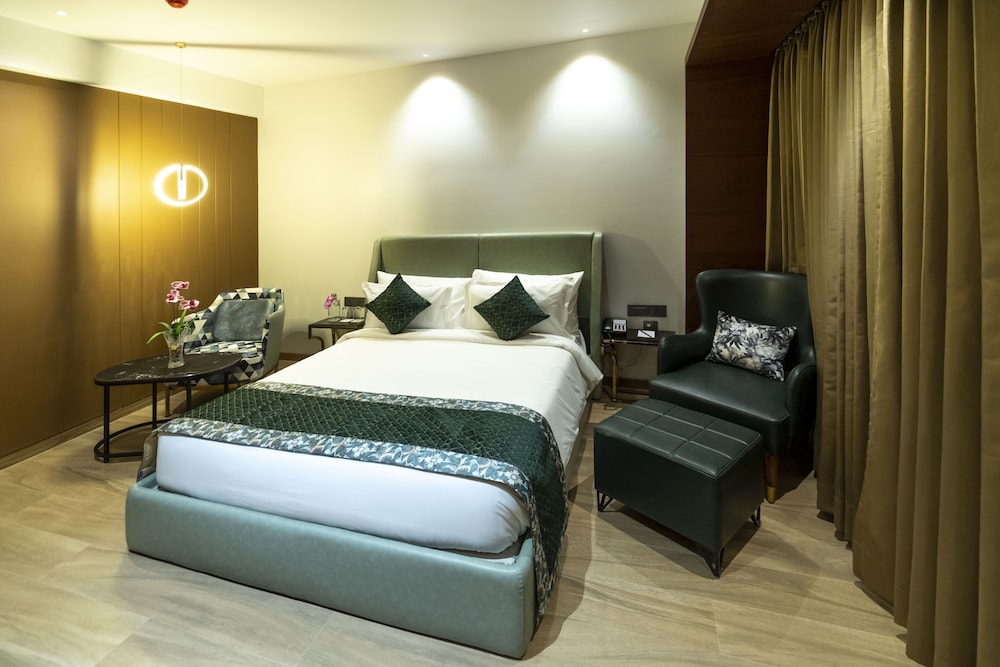 Executive Double Room - Photo 8