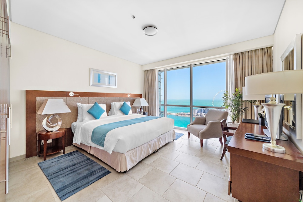 Deluxe Three-Bedroom Suite photo 2