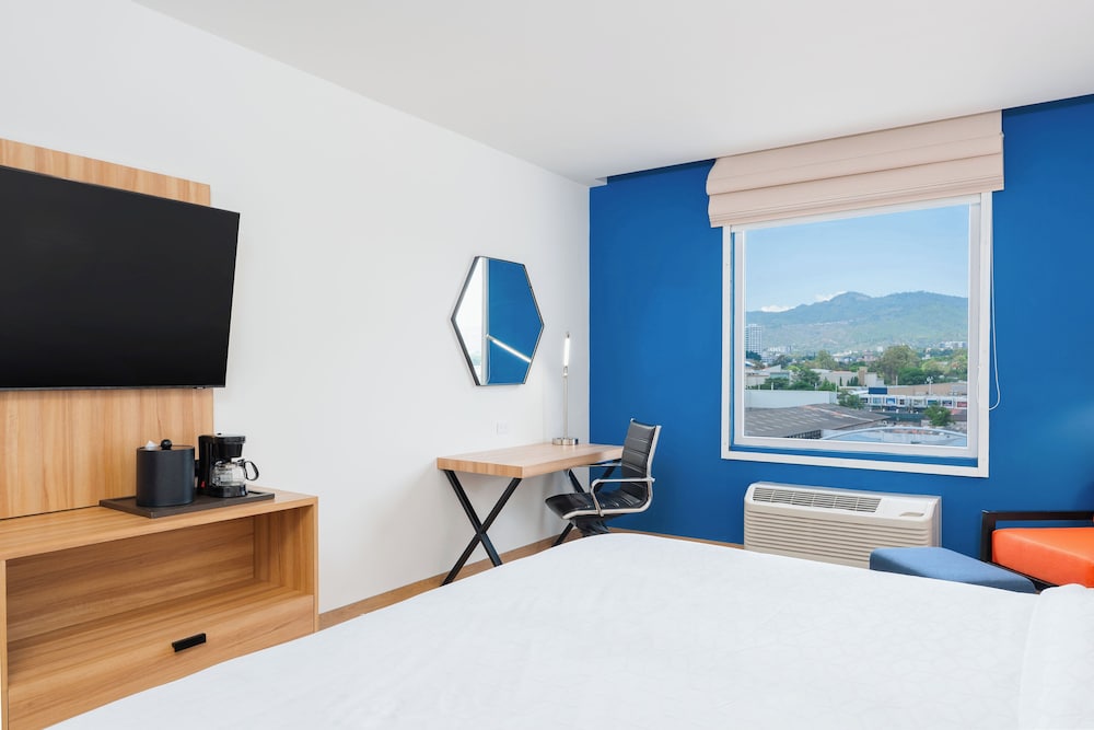 Suite, 1 King Bed (Top Floor)