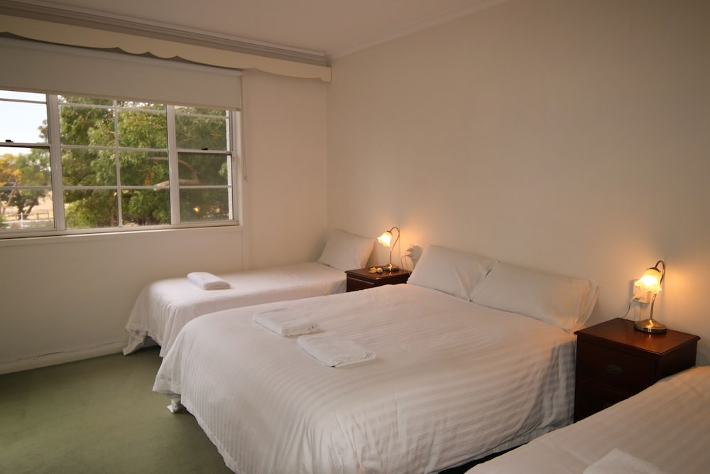Family Apartment, 2 Bedrooms, Private Bathroom photo 2