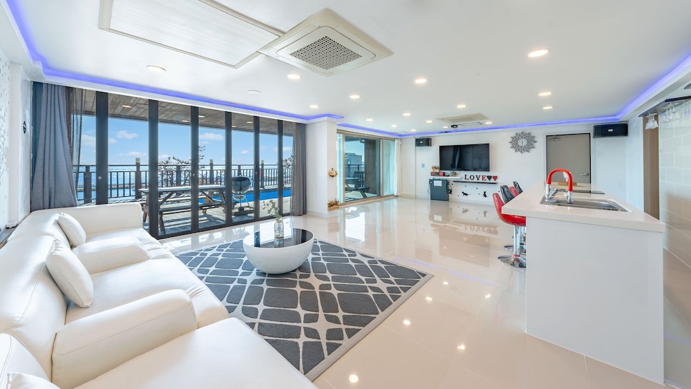 Basic Room, 2 Bedrooms (Room 102(Ocean View/Pool Villa))