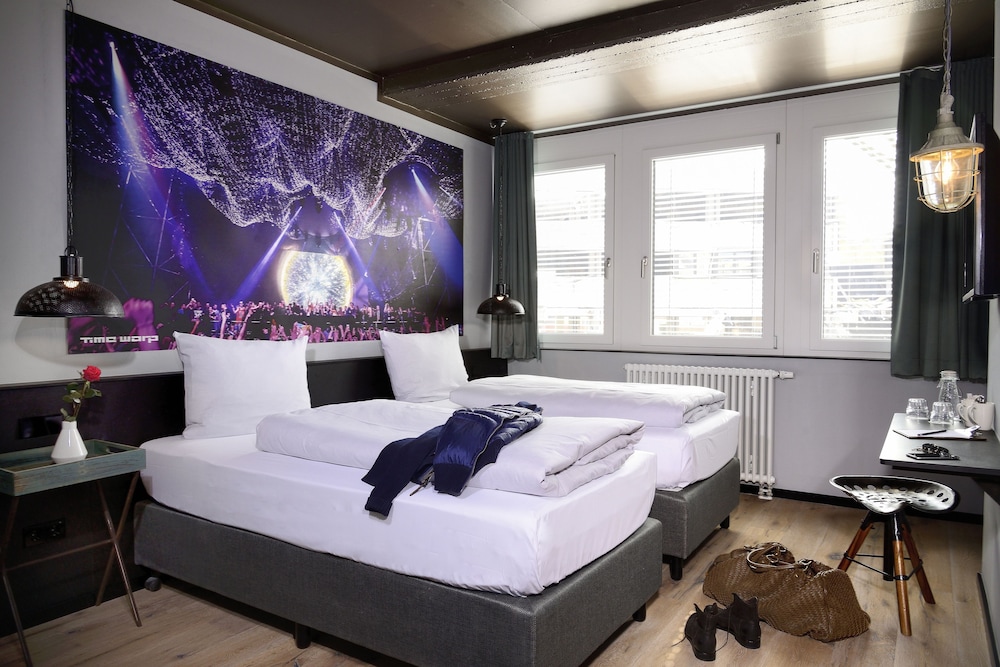 Medium Room